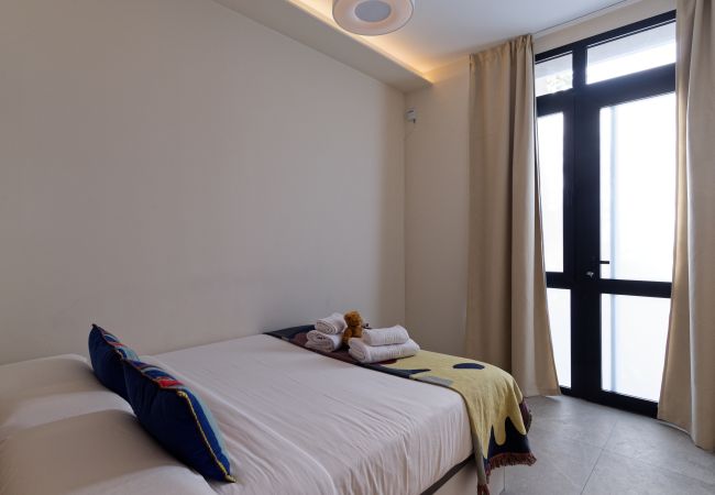 Estudio en Valencia - Justo y Pastor A Estudio en Valencia - Justo y Pastor A